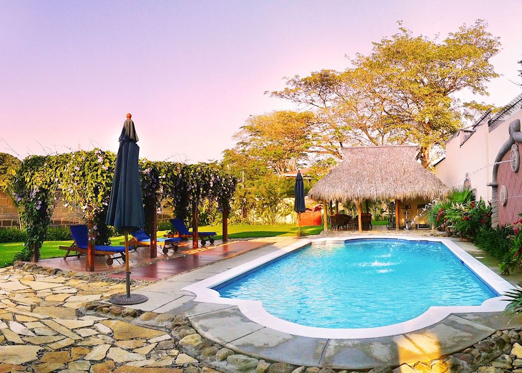 16017911-swimming-pool-hotel-los-robles